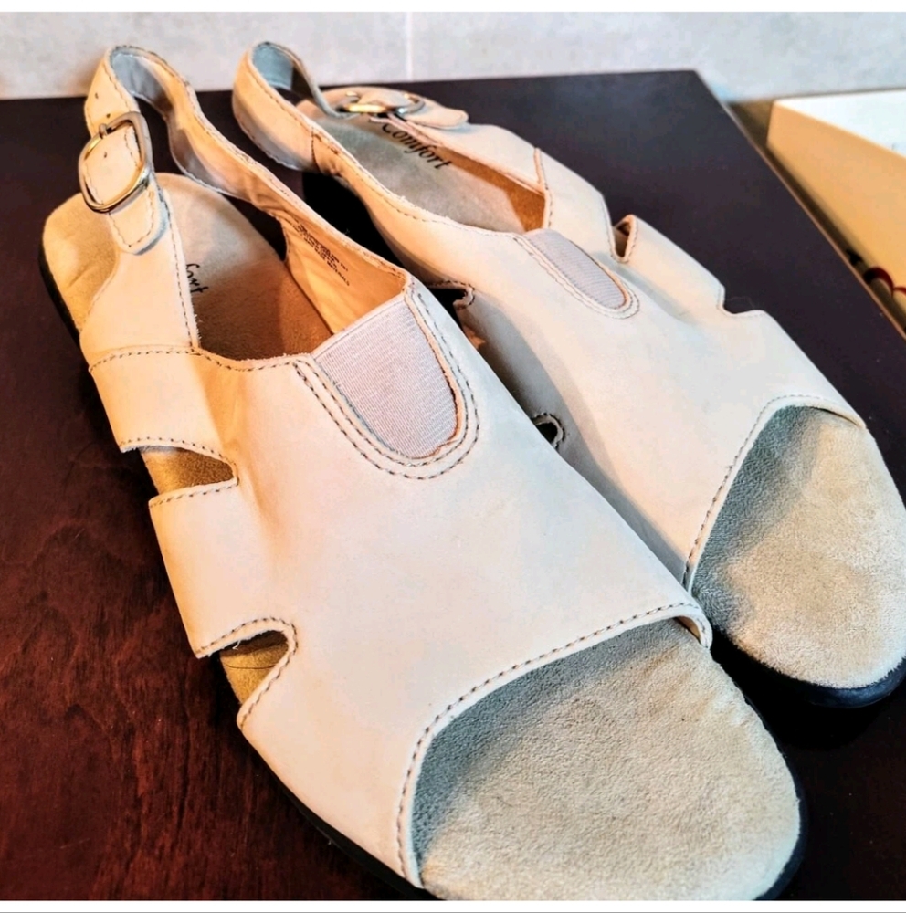 I ❤️ Comfort Comfortable Cream Sandals